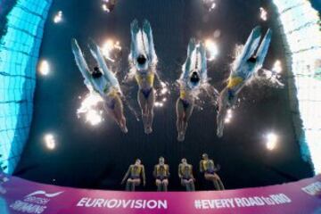 El equipo francés de sincronizada durante el Campeonatro de Europa de Natación.