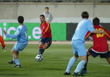 Jugó con la selección una única vez el 9 de febrero de 2005, Luis Aragonés le hizo debutar con la selección española absoluta en un partido de clasificación para el Mundial de Alemania donde España goleó a San Marino.