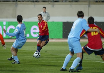 Jugó con la selección una única vez el 9 de febrero de 2005, Luis Aragonés le hizo debutar con la selección española absoluta en un partido de clasificación para el Mundial de Alemania donde España goleó a San Marino. 