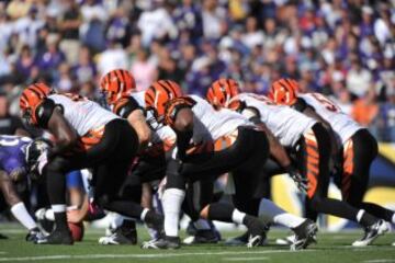 Los Bengals han perdido a dos de sus titulares en la OL. Sin duda es el movimiento más sorprendente de esta agencia, por lo malo, este equipo tendrá muchos problemas la temporada que viene. 