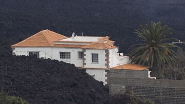 LA PALMA, SPAIN - NOVEMBER 13: A house is surrounded by lava as the Cumbre Vieja volcano continues to erupt on November 13, 2021 in La Palma, Spain. The volcano has been erupting since September 19, 2021 after weeks of seismic activity, resulting in milli