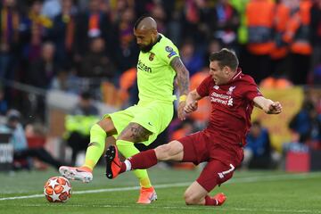 Arturo Vidal y James Milner.