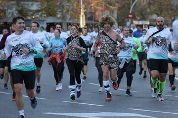 Miles de corredores despiden el año en Madrid en la 50 edición de la San Silvestre Vallecana.