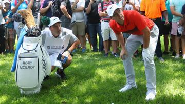 Rory McIlroy, con su caddie JP Fitzgerald.