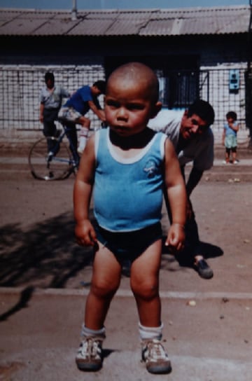 El Pitbull vivió su infancia en Conchalí, siempre acompañado por su familia.