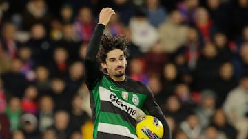 Soccer Football - Primeira Liga - Gil Vicente v Sporting CP - Estadio Cidade de Barcelos, Barcelos, Portugal - December 22, 2024 Sporting CP's Francisco Trincao reacts REUTERS/Miguel Vidal