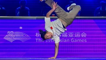 China's Liu Qingyi competes against Japanx92s Yuasa Ami in the women's final breaking event during the Hangzhou 2022 Asian Games in Hangzhou in China's eastern Zhejiang province on October 7, 2023. (Photo by Ishara S. KODIKARA / AFP)