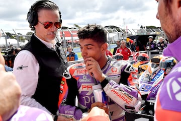 Jorge Martín logró una brutal pole en MotoGP en el Gran Premio de Australia. La pole llegó con la ayuda inestimable de su compañero Zarco, que le resultó una referencia ideal para parar el crono en 1:27.767 y establecer un nuevo récord en Phillip Island.