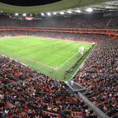 Nuevo récord en el fútbol femenino: 48.121 espectadores