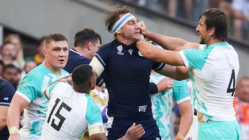 Scotland's flanker and captain Jamie Ritchie (C) and South Africa's lock Eben Etzebeth (R) engage in an argument during the France 2023 Rugby World Cup Pool B match between South Africa and Scotland at Stade de Marseille in Marseille, southern France on September 10, 2023. (Photo by Pascal GUYOT / AFP)