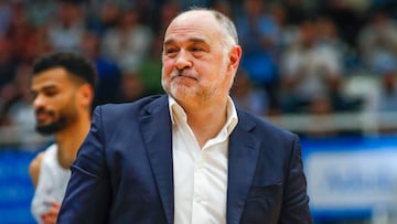 El entrenador del Baskonia, Pablo Laso, durante el partido ante el Río Breogán, correspondiente a la jornada 25 de la Liga Endesa de Baloncesto, este domingo en el Pazo Provincial dos Deportes de Lugo.