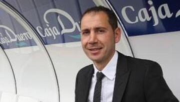 <b>NOVEDOSA. </b>El míster soriano tendrá que colocar una defensa inédita por las bajas.