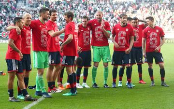 Los jugadores celebran la sexta Bundesliga consecutiva. 