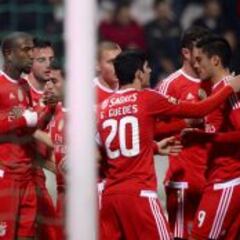 Jiménez aportó un gol de los seis del Benfica al Moreirense