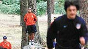 Los jugadores atléticos, en pleno esfuerzo haciendo cuestas.