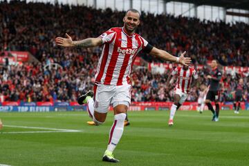 Jesé Rodríguez ha vuelto a un PSG en el que es imposible que sea titular con Edinson Cavani, Kylian Mbappé y Neymar. Desde que dejó el Real Madrid no le ha salido nada bien y en el Stoke City ha pasado sin pena ni gloria, así como en su cesión a la UD Las Palmas. Sus problemas personales no le han ayudado nada. No parece que se vaya a quedar en París este verano.