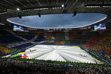 Espectáculo audiovisual en el evento que abre la competición europea en el Alliance Arena en Munich.