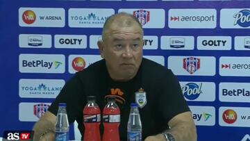 Alberto Suárez en rueda de prensa discutió con periodista en Santa Marta.