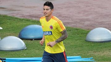 James y Nápoles esperan decisión del Real Madrid