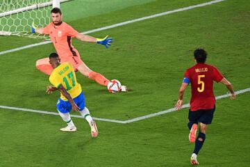 Malcom marca el definitivo 2-1 para Brasil. 