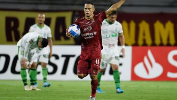 AME471. IBAGUÉ (COLOMBIA), 18/05/2022.- Anderson Plata Tolima celebra un gol ante América hoy, durante un partido del Grupo D de la Copa Libertadores, disputado en el estadio Manuel Murillo Toro, en Ibagué (Colombia). EFE/ Mauricio Dueñas Castañeda
