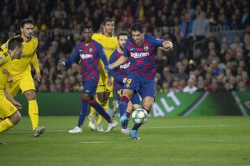 1-0. Luis Suárez marcó el primer gol.