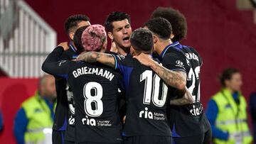 Morata celebra junto a sus compañeros el 0-1 en el Girona-Atlético.