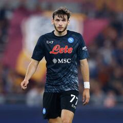 El jugador de moda del Nápoles hace caso omiso a los rumores