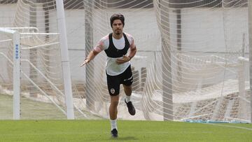 Javi Jiménez, en un entrenamiento del Valencia.