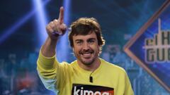 Fernando Alonso hace un guiño a la 'tierrina' y se tatúa la Cruz de la Victoria