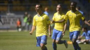 Los jugadores cadistas celebrando un tanto. 