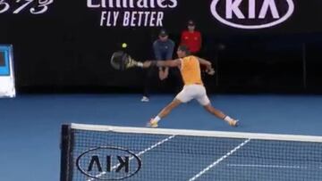 Este revés de Nadal va directo a los mejores de su carrera: de espaldas y casi sin ángulo