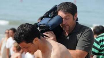 <b>ESTRENO. </b>Cicinho no paró de firmar autógrafos en Costa Ballena.