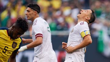  Raul Jimenez and Andres Guardado of Mexico during the game Mexico (Mexican National Team) vs Ecuador, the Friendly match in preparation for the FIFA World Cup Qatar 2022, at Soldier Field Stadium, on June 05, 2022.

<br><br>

Raul Jimenez y Andres Guardado de Mexico durante el partido Mexico (Seleccion Nacional Mexicana) vs Ecuador, Amistoso de preparacion para la Copa Mundial de la FIFA Qatar 2022, en el Estadio Soldier Field, el 05 de junio de 2022.