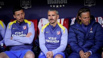 Soccer Football - LaLiga - Atletico Madrid v Real Sociedad - Riyadh Air Metropolitano, Madrid, Spain - March 7, 2026 Atletico Madrid's Antoine Griezmann looks on from the substitutes bench before the match REUTERS/Ana Beltran