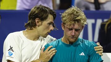El tenista australiano Alex de Miñaur consuela al español Alejandro Davidovich tras la final del Torneo de Washington