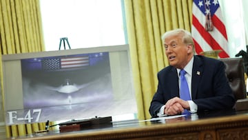 U.S. President Donald Trump delivers remarks, as an image of an F-47 sixth-generation fighter jet is displayed, in the Oval Office at the White House, in Washington, D.C., U.S., March 21, 2025. REUTERS/Carlos Barria