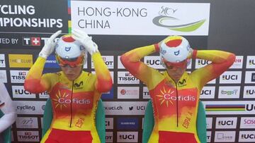 Tania Calvo y Helena Casas, antes de tomar la salida en la prueba de velocidad en los Mundiales de Ciclismo en pista de Hong Kong.