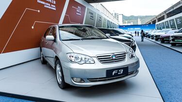 Cómo BYD pasó de fabricar baterías a ser líder en la industria automotriz