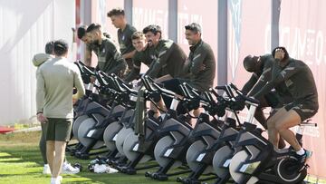 Los titulares ante el Elche realizaron ayer una sesi&oacute;n de entrenamiento muy suave.