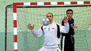 <b>SEGURIDAD.</B> Hombrados ofrece consistencia en la portería.