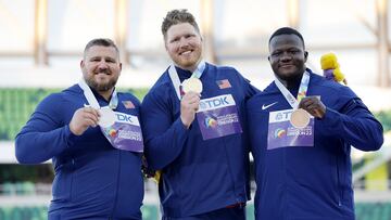 Joe Kovacs, Ryan Crouser y Joash Awotunde.