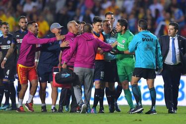 Monarcas y Cruz Azul se quedaron cerca de la bronca