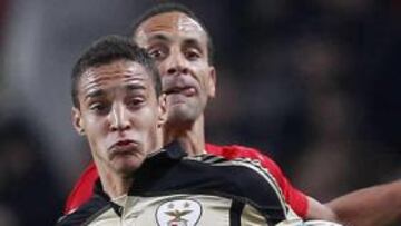 El Benfica empata al United y se mete en octavos