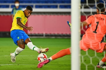 Malcom marca el definitivo 2-1 para Brasil. 