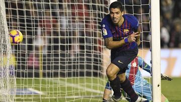 Luis Suárez celebra uno de sus goles al Rayo Valelecano.