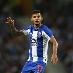 'Tecatito' Corona, el jugador mejor valuado del Porto