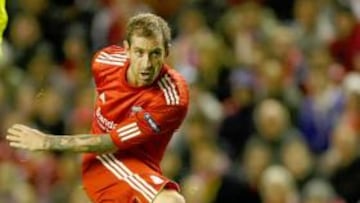 Raúl Meireles sitúa a su compañero Steven Gerrard al nivel de Andrés Iniesta