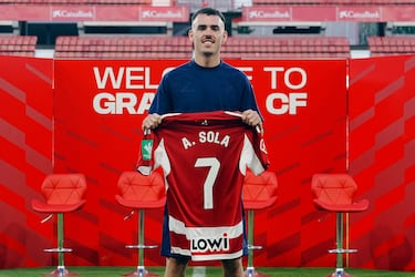 Póquer de presentaciones en el Granada: Bouldini, Sola, Gagnidze y Alcaraz