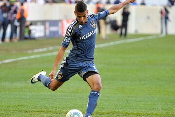 El defensor jugó 27 partidos en su primer temporada con LA Galaxy donde puso 1 asistencia. 